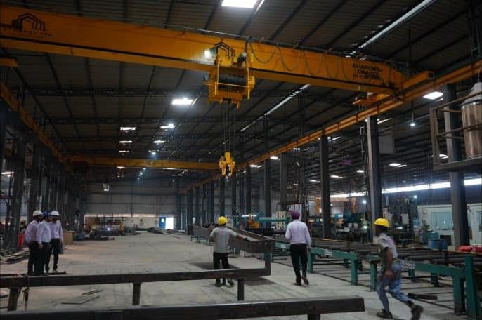 Heavy EOT Crane & Load Capacity Feature Heavy EOT Crane & Load Capacity - Synergy PEB Industrial Building Feature